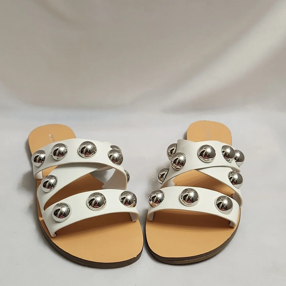 Marc Fisher Bryte 2 Flat White Silver Large Studded Summer Sandals (W Size 8)